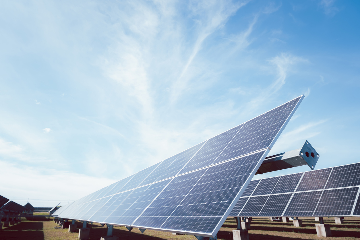 Célula fotovoltaica: conheça seu funcionamento, tipos e aplicações