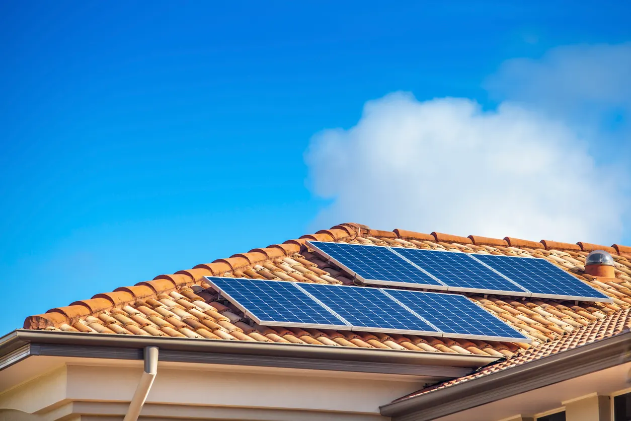 Energia solar valoriza o imóvel? Veja como e quanto realmente valoriza!